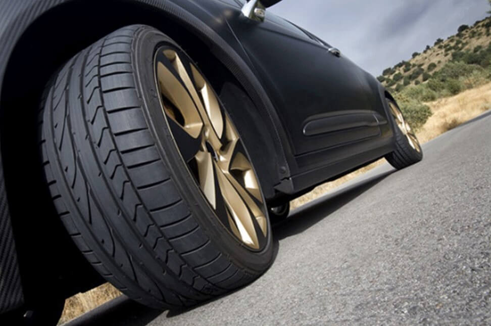 Việc kiểm tra lốp ô tô định kỳ là một phần hết sức quan trọng trong quá trình sử dụng xe