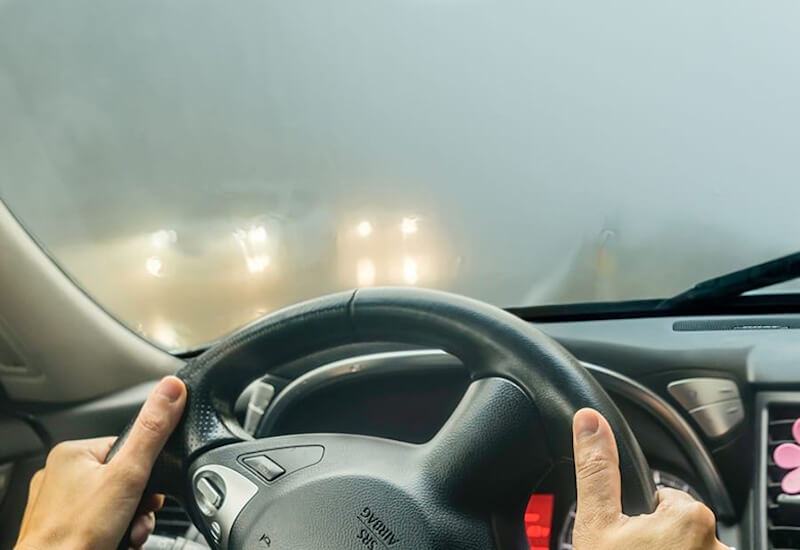 Kinh nghiệm lái xe trên đường sương mù an toàn.