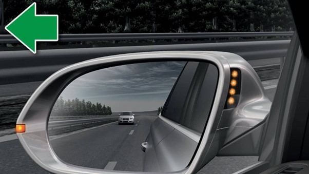 Cần điều chỉnh gương chiếu hậu phù hợp giúp tăng cường tầm nhìn khi lái xe.