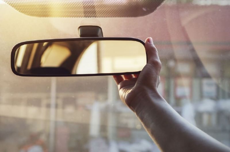 Gương chiếu hậu có vai trò quan trọng trong hỗ trợ tài xế khi lái xe