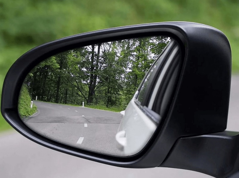 Gương chiếu hậu mở rộng tầm quan sát của tài xế
