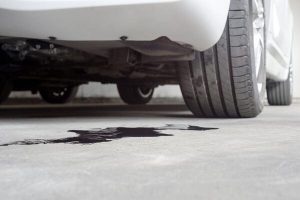 Xe ô tô bị chảy dầu có nguy hiểm không? Nguyên nhân và cách khắc phục