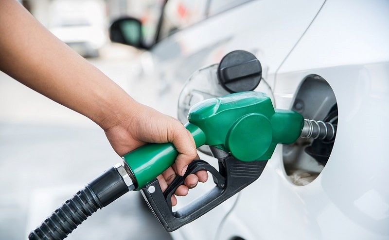 Điều gì sẽ xảy ra nếu đổ xăng thường vào xe ô tô đắt tiền?